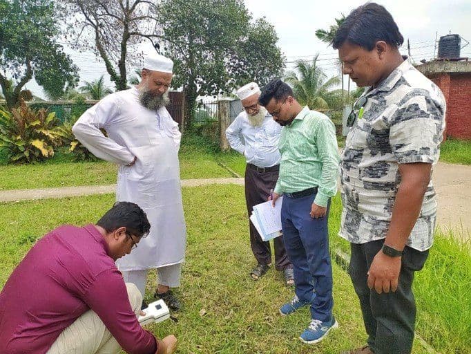 Initial device prototyping with Bangladesh Agriculture Research Institute’s chief Scientific Officer.